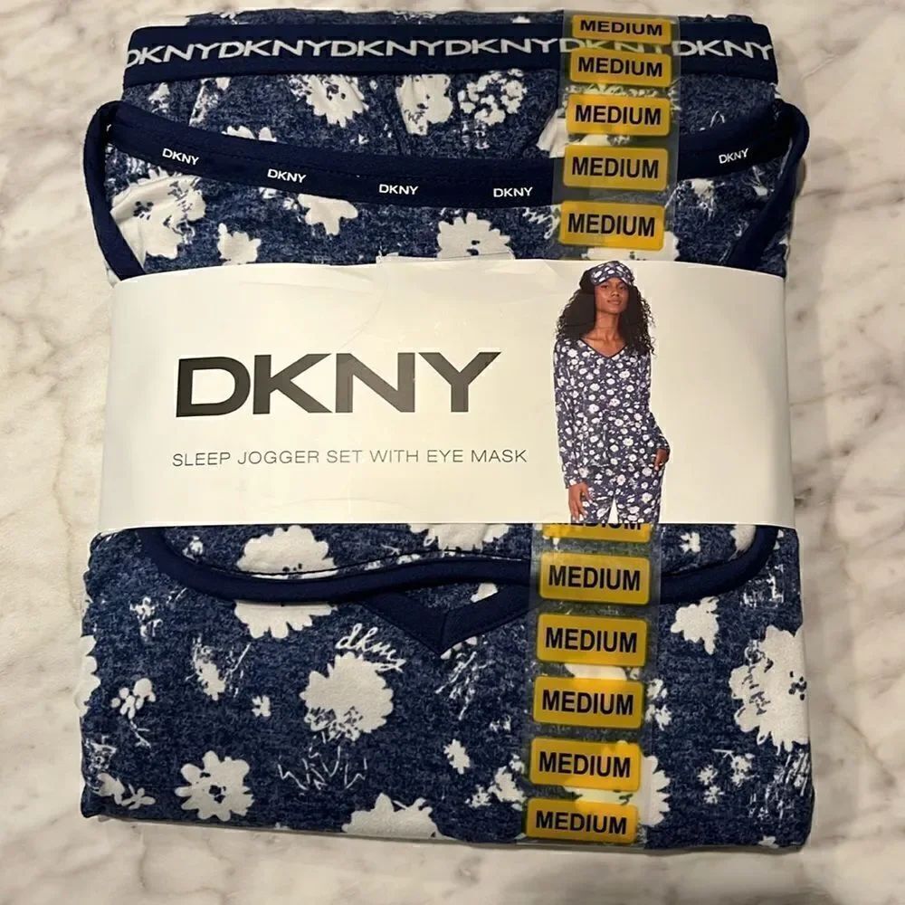 DKNY SLEEP JOGGER SET WITH EYE MASK